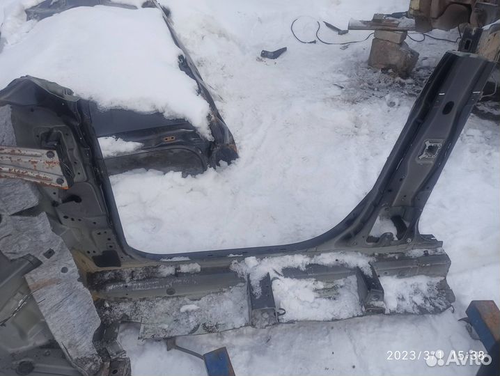 Порог правый со средней стойкой KIA soul 2009-2014