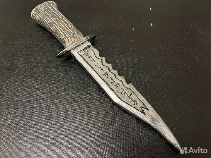 Демонский нож из сверхъестественное из дерева