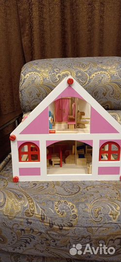 Кукольный домик с мебелью