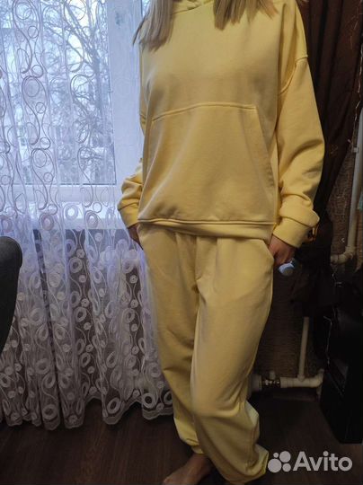 Спортивный костюм женский