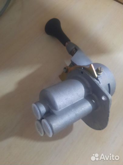 Кран Зил,Камаз,Маз стояночного тормоза 3х выводной