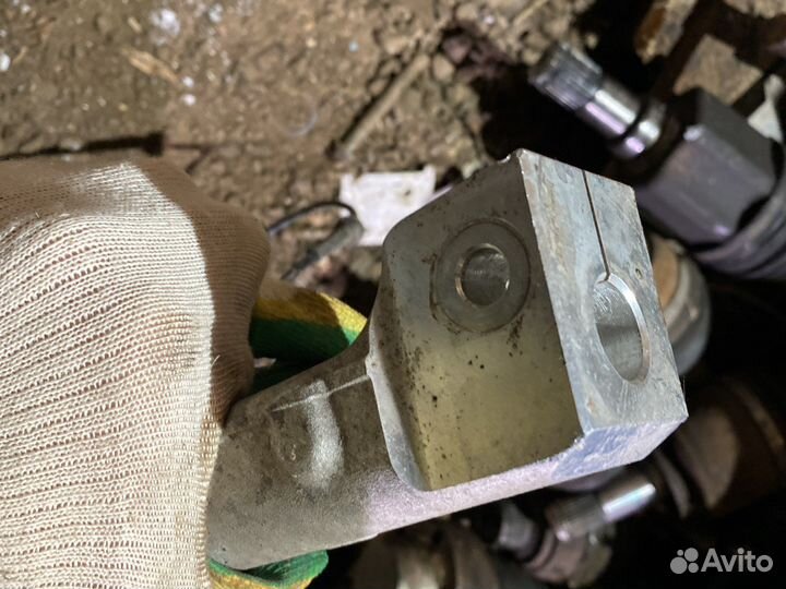 Поворотный кулак левый range rover Discovery 5