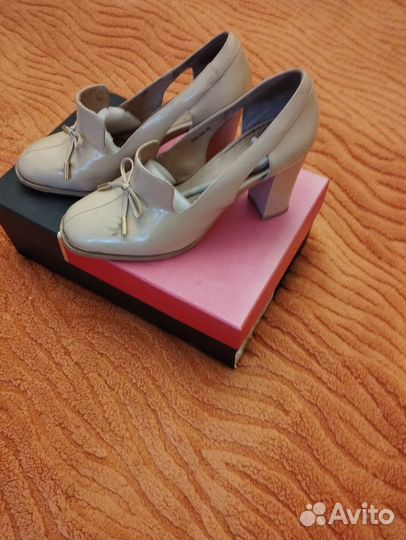 Туфли лакированные бежевые р.37-38