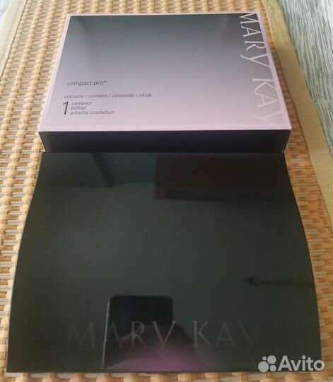 Футляр для хранения теней от Mary Kay