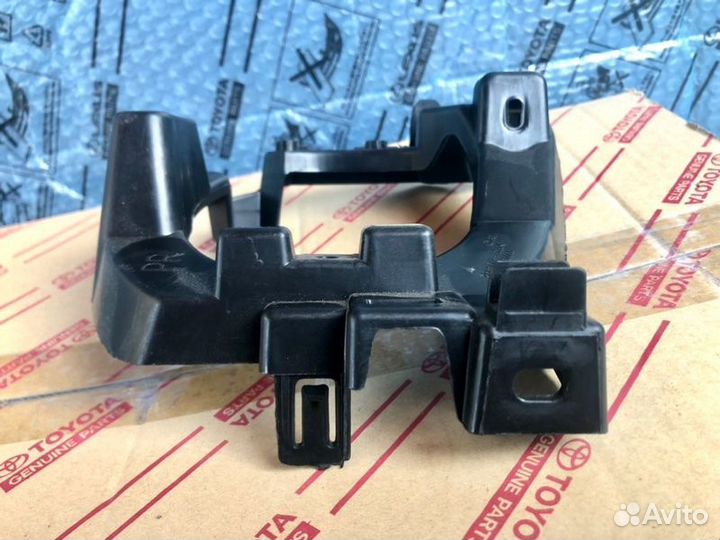 Кронштейн птф передний правый Toyota Lc Prado 150