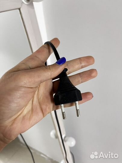 Гримерное зеркало с лампочками