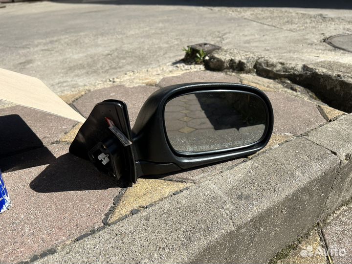 Боковое зеркало на hyundai accent правое