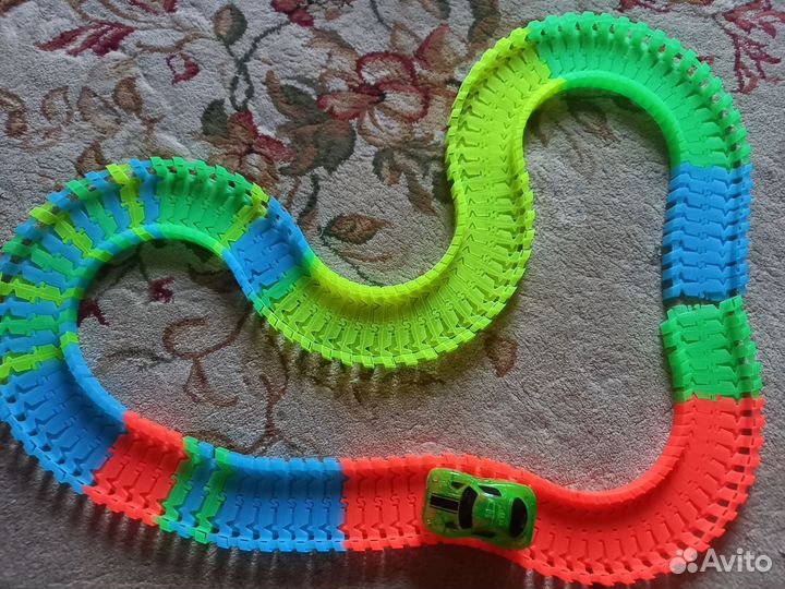 Гибкий трек с машинкой