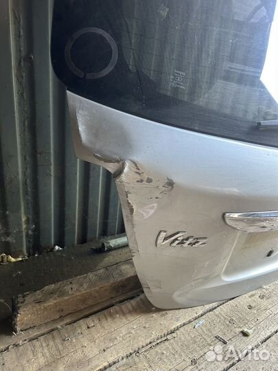 Дверь багажника на toyota vitz 2012