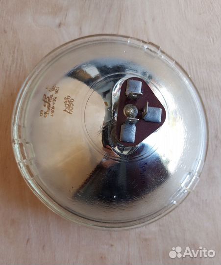 Лампа-фара автотракторная