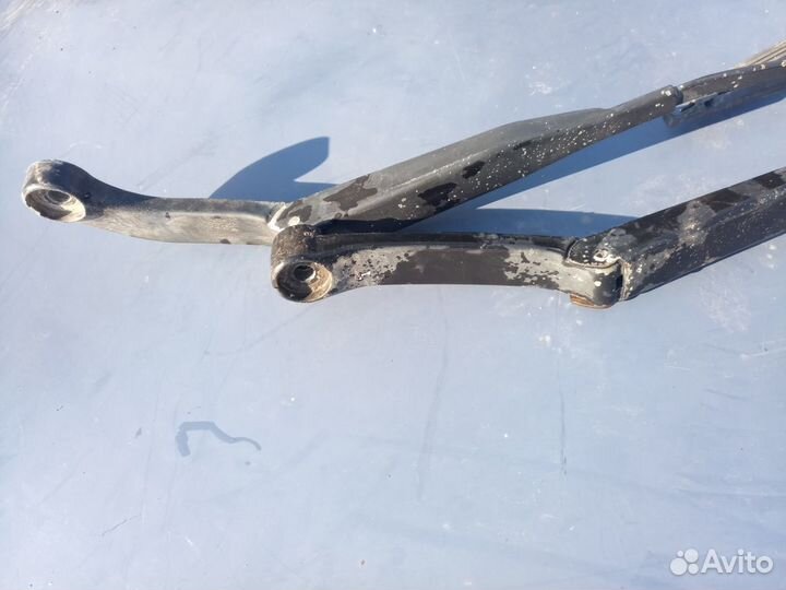 Поводок дворников Audi 80 B3 левый правый