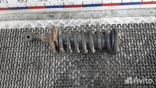 Стойка передняя правая nissan navara D40 (LEA26N50