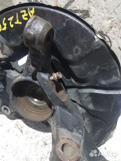 Ступица передняя левая Toyota Avensis AZT250