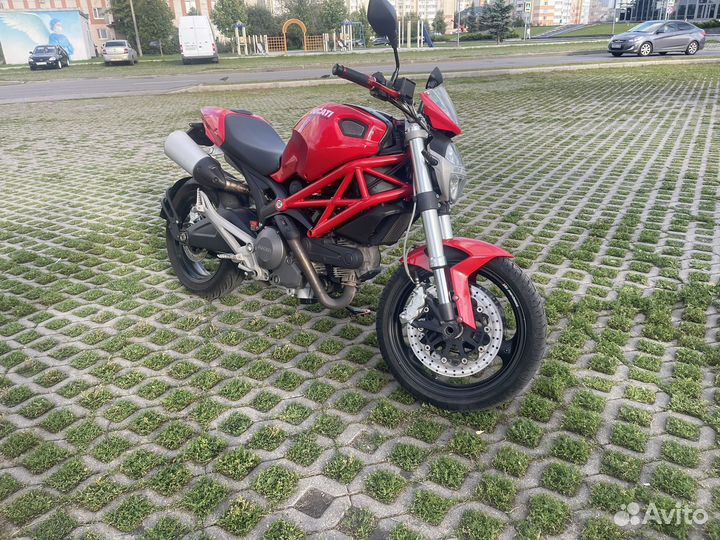 Ducati 696