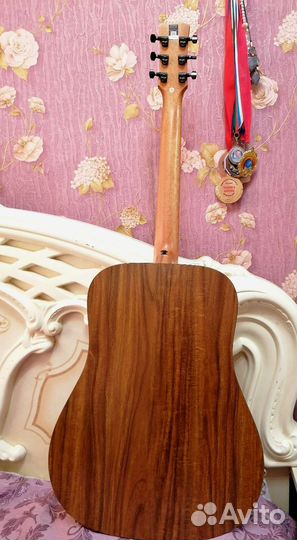 Акустическая гитара