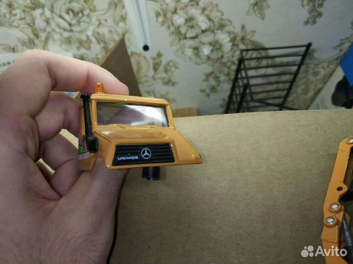 Моделька Mercedes-Benz Unimog на запчасти