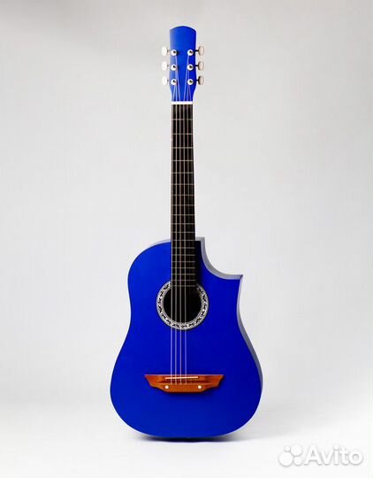 Акустическая гитара с вырезом