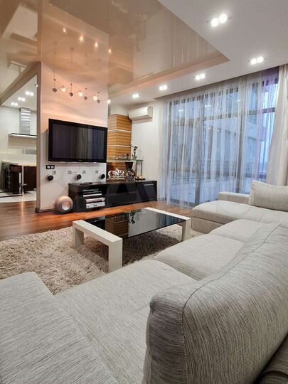 2-к. квартира, 84 м², 10/18 эт.