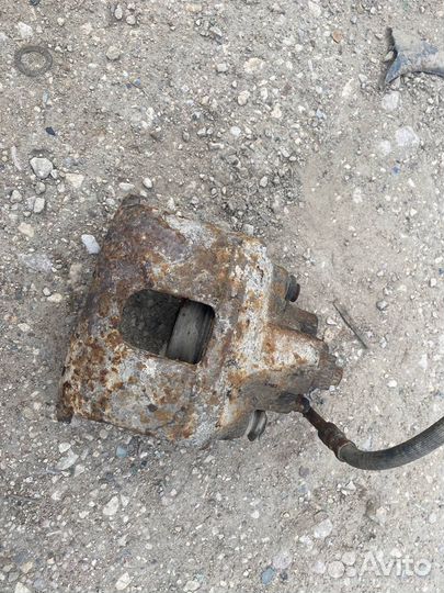 Тормозной суппорт передний правый Kia Sportage