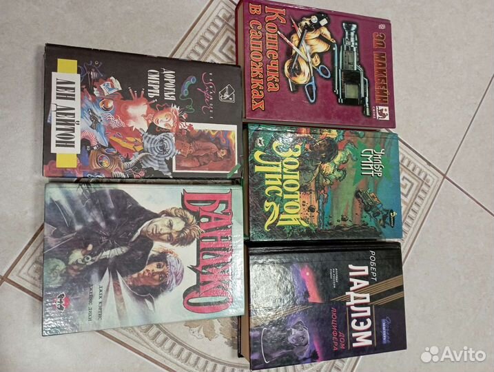 Книги. Остросюжетные романы