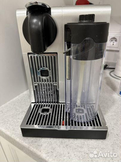 Капсульная кофемашина Делонги