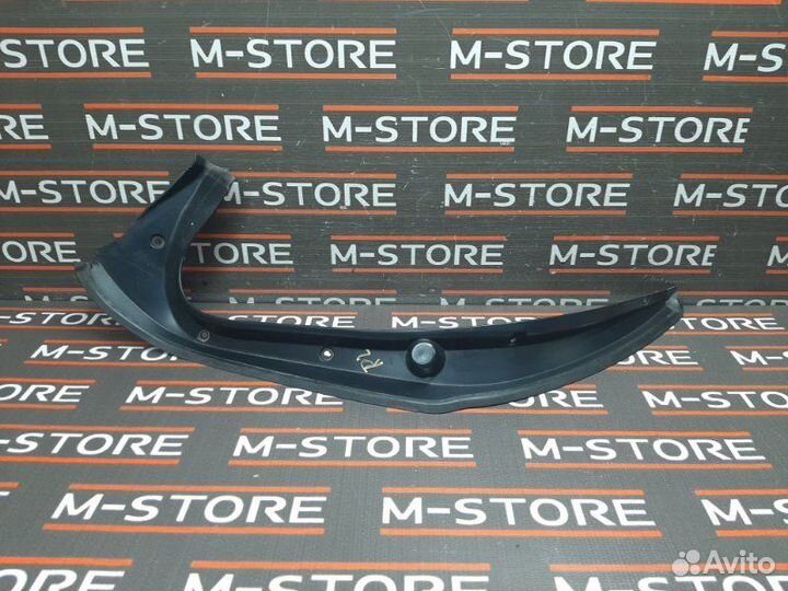 Водосток багажника задний левый Mercedes-Benz