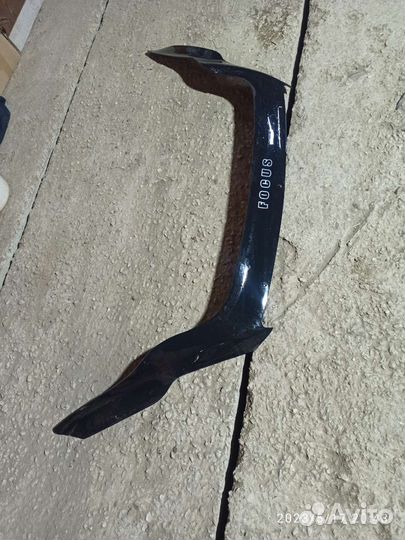 Дефлектор капота