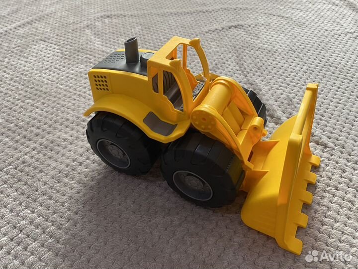 Детский трактор желтый игрушка