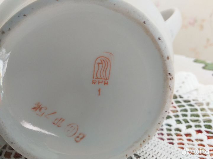 Чайник и сахарницы