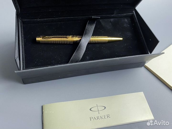 Шариковая ручка Parker Premier Deluxe Chiselling