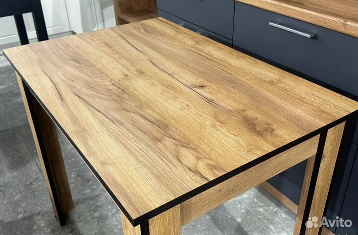 Стол обеденный