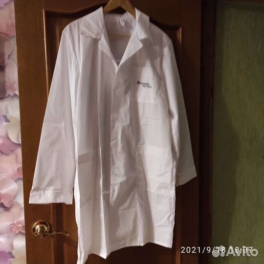 Белый медицинский халат