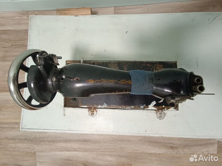 Швейная машина пмз-1А на столе