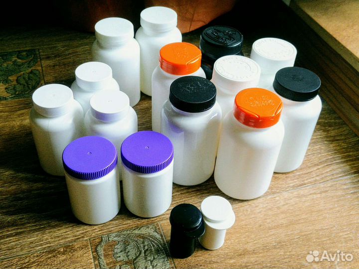 Баночки пустые от витаминов и красок гуашь