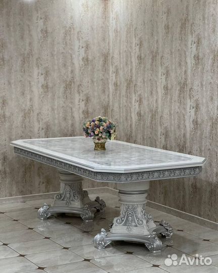 Стол и стулья новые