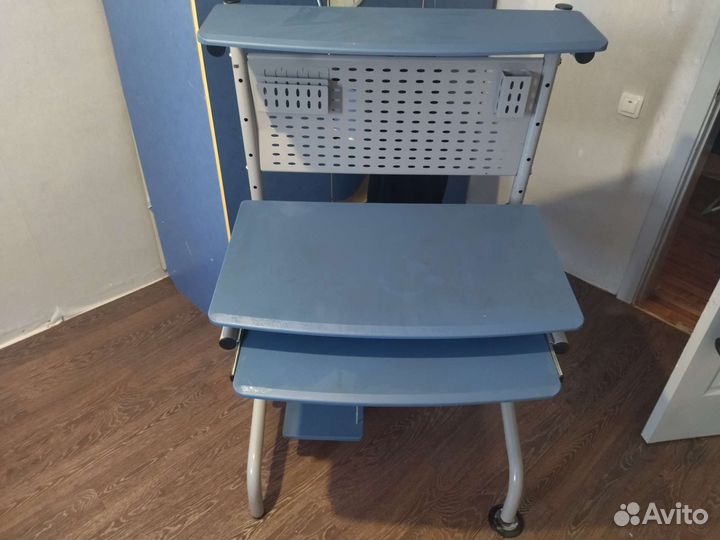Компьютерный стол и шкаф