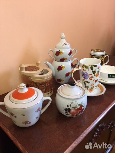 Чайник, Сахарницы, Чашки