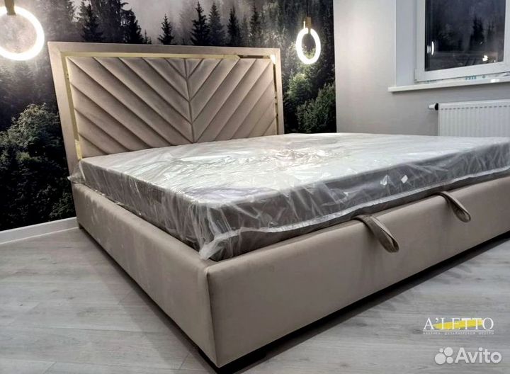 Кровать двуспальная