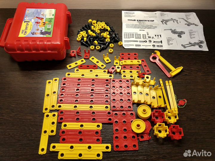 Конструктор пластмассовый