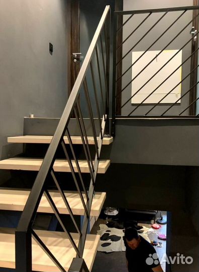 Лестница на металлокаркасе открытого типа