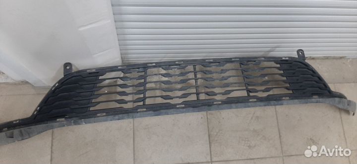 Решетка в бампер центральная Kia Rio/2013