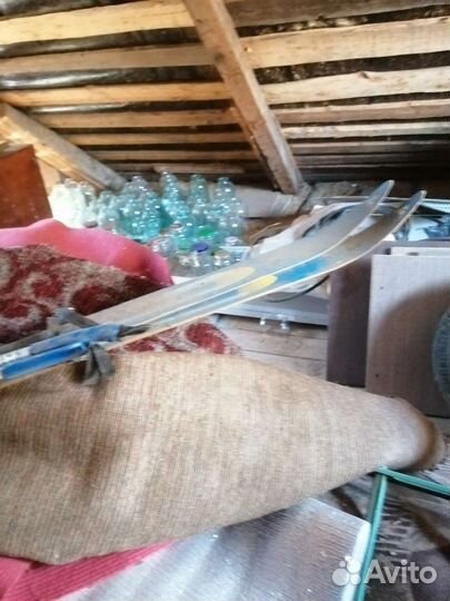 Лыжи с палками, есть крепления