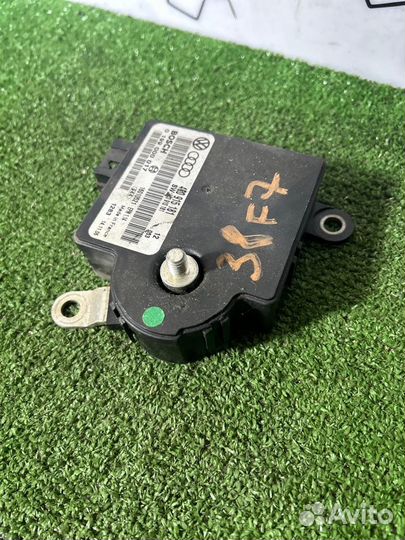 Блок управления АКБ Audi Q7 4L 3.0TDI 2010