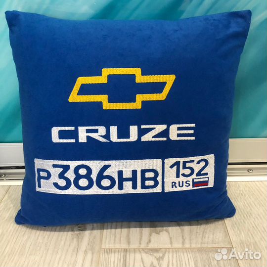 Подушка с вышивкой в автомобиль с логотипом