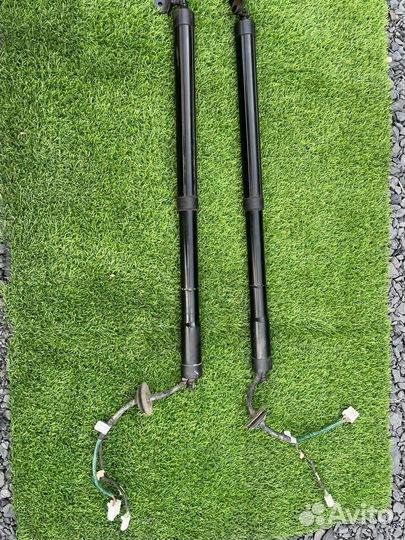 Амортизатор багажника Infinti fx37 qx70