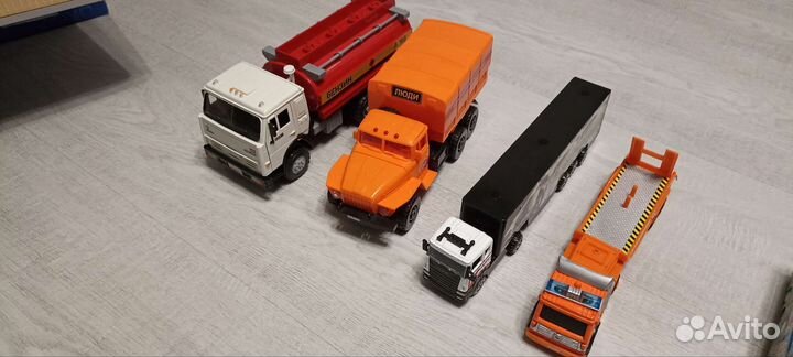 Машинки игрушечные