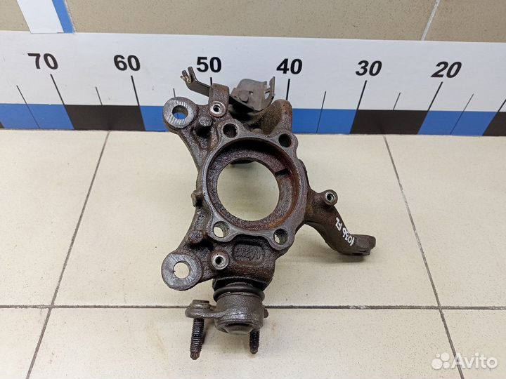 Кулак поворотный передний левый Caddy III 2004-201