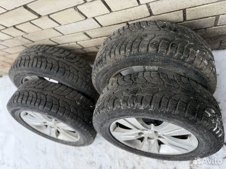 Колеса в сборе зимние шипованные 225/60 р17 Kia