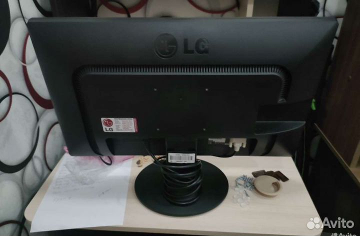 Монитор LG flatron E2411