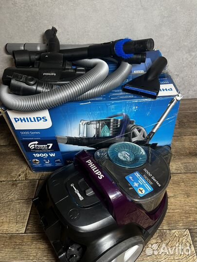 Мощный плыесос Philips безмешковый